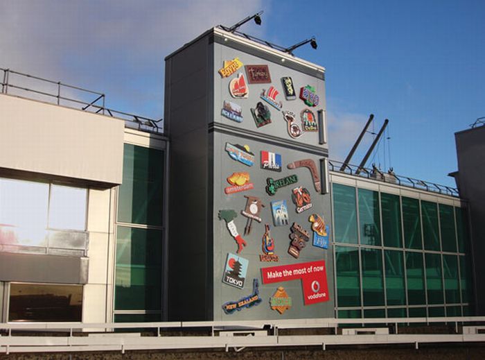 The Best of Ads on Buildings (21 pics)