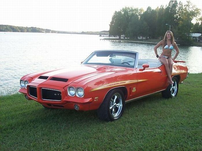 Girls Help to Sell Vehicles on Ebay (51 pics)