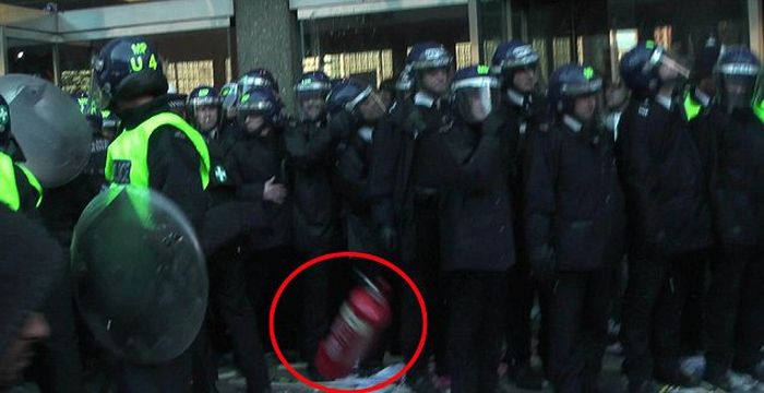 18-Year-Old Protester Threw Fire Extinguisher at Police (6 pics + video)