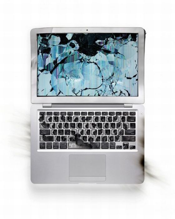 Destroyed Apple Gadgets (19 pics)