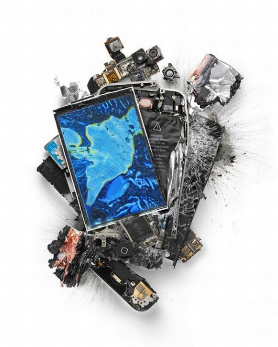 Destroyed Apple Gadgets (19 pics)