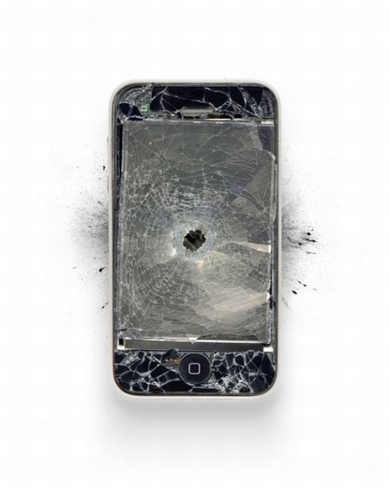 Destroyed Apple Gadgets (19 pics)