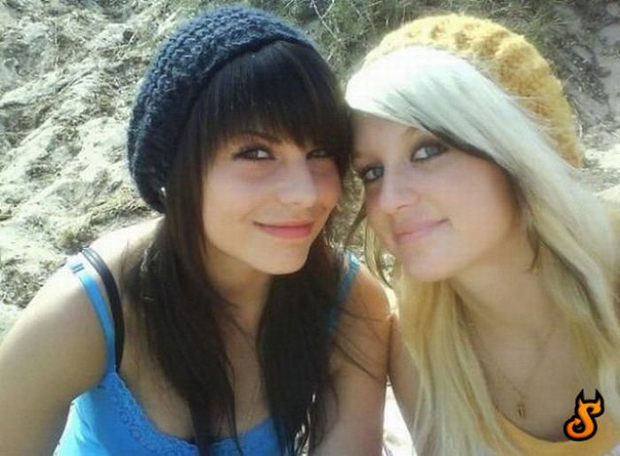 Cute Emo Girls (60 pics)