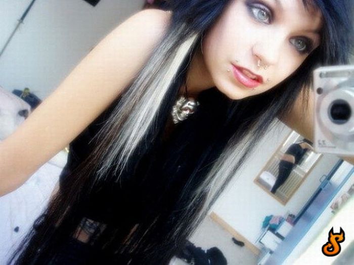 Cute Emo Girls (60 pics)