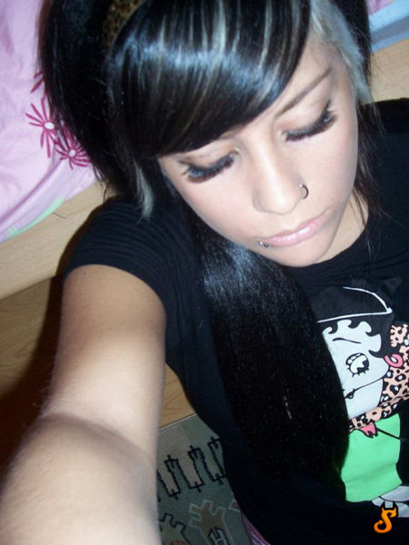 Cute Emo Girls (60 pics)