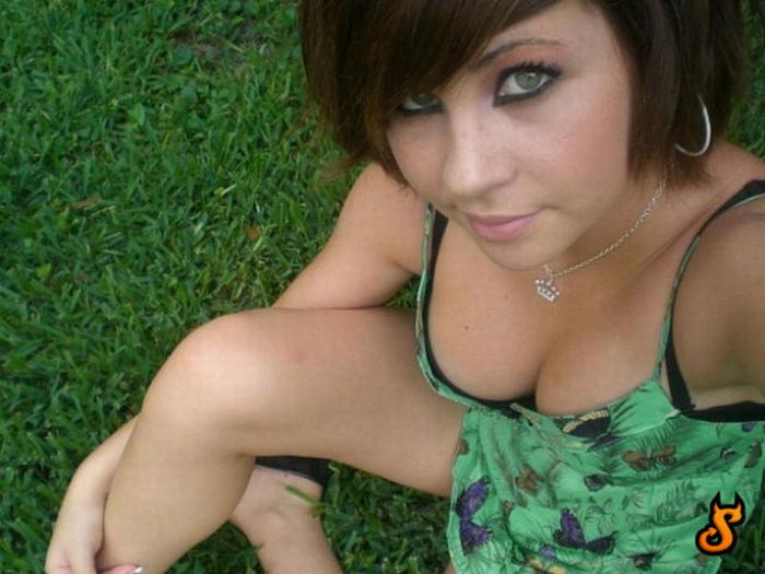 Cute Emo Girls (60 pics)