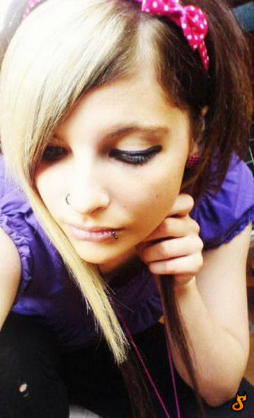 Cute Emo Girls (60 pics)