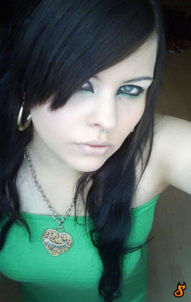 Cute Emo Girls (60 pics)