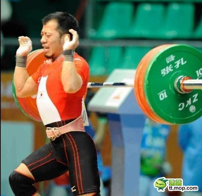 Painful Moments of Powerlifting (12 pics)