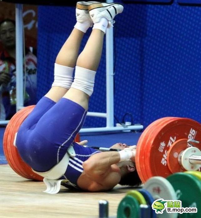 Painful Moments of Powerlifting (12 pics)