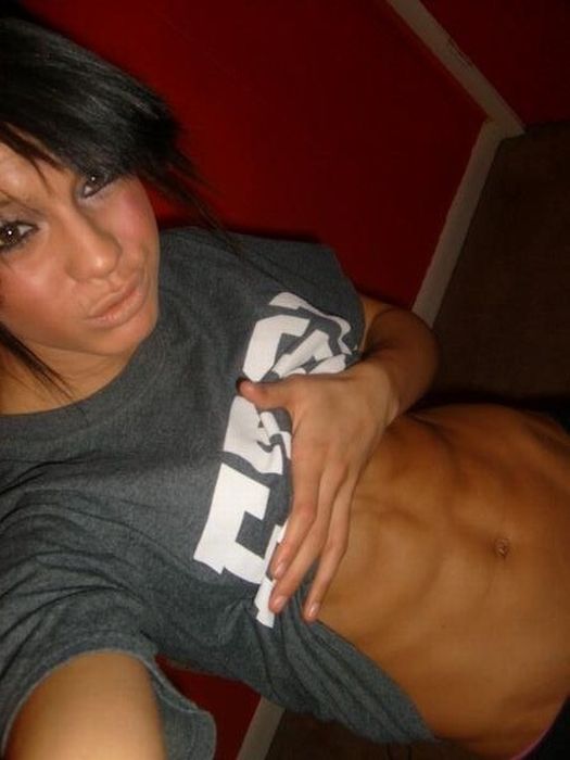 Girls with Six-Pack (99 pics)