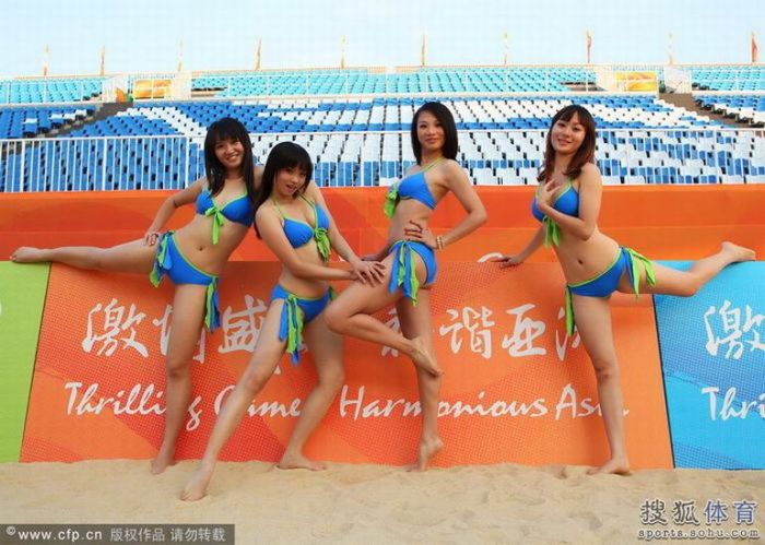 Asian Cheerleaders (18 pics)