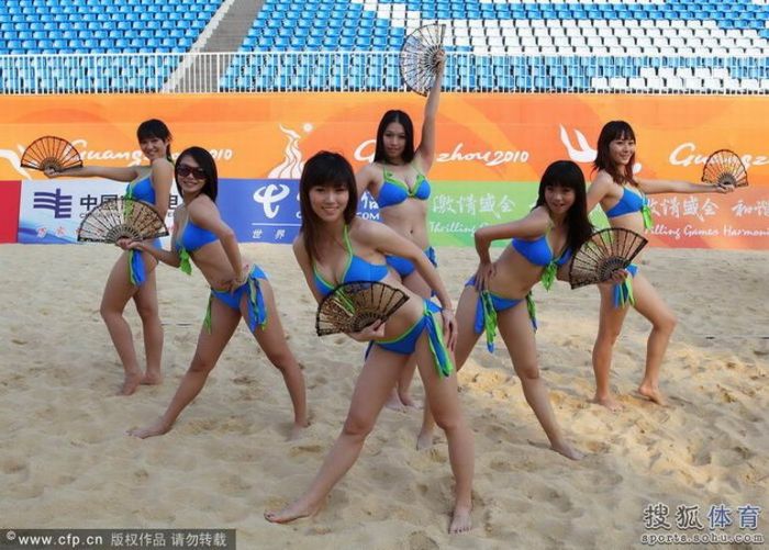 Asian Cheerleaders (18 pics)