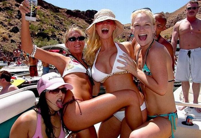 Girls Grabbing Boobs (95 pics)