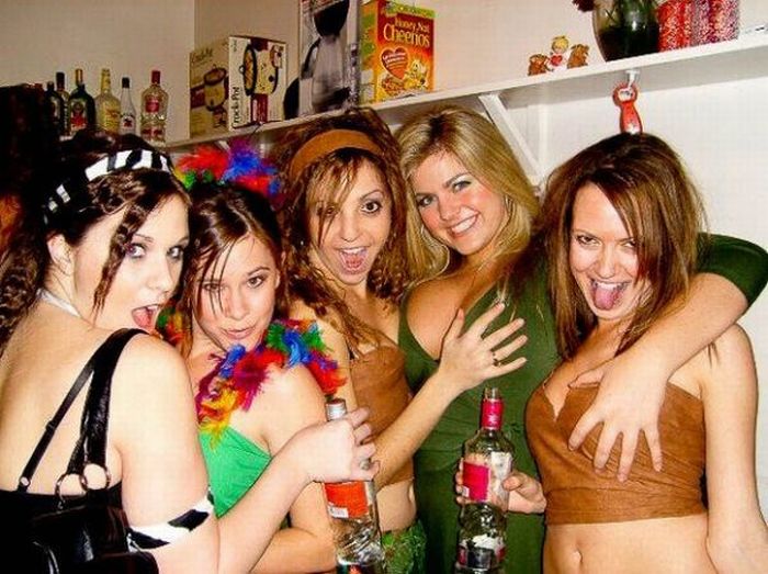 Girls Grabbing Boobs (95 pics)