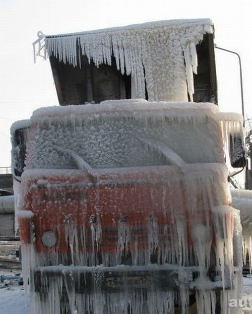 Truck vs a Pipeline in Hard Frost (2 pics)