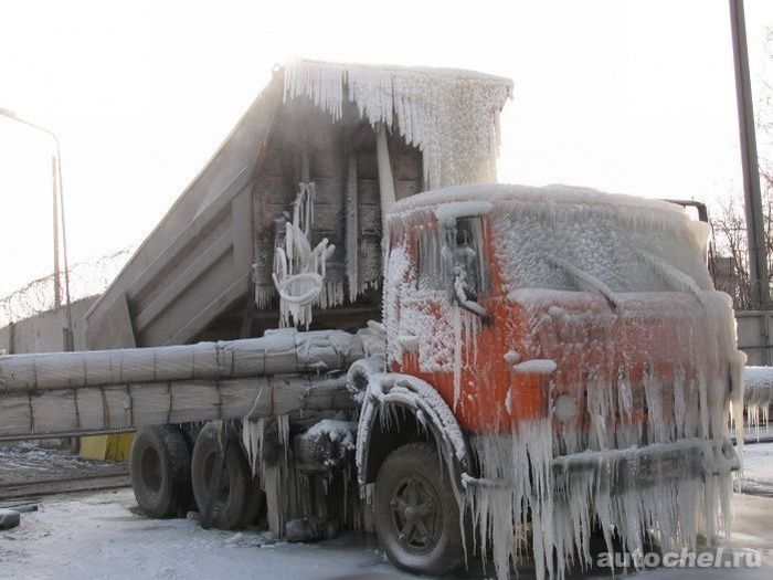 Truck vs a Pipeline in Hard Frost (2 pics)