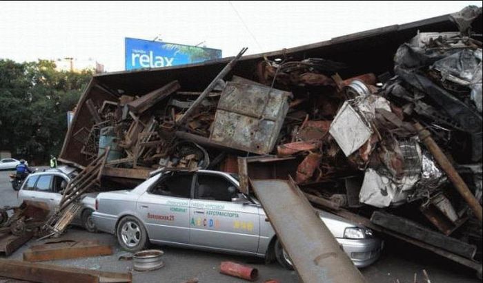 Unscheduled Truck Unloading (6 pics)