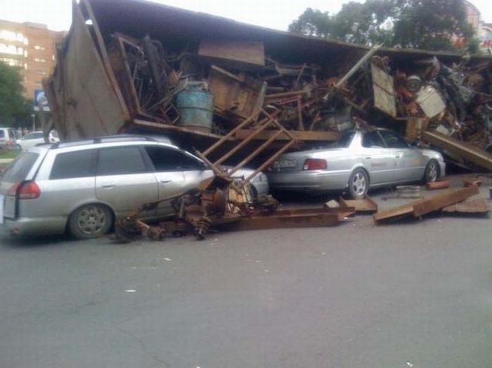 Unscheduled Truck Unloading (6 pics)