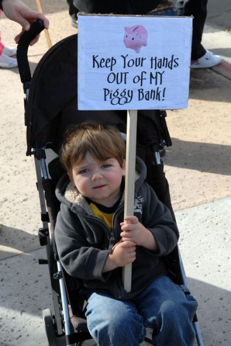 Using Children as Protesters (34 pics)
