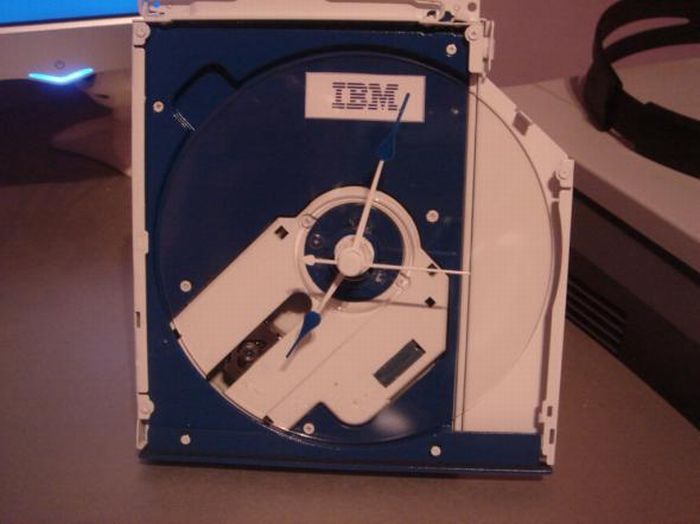 The New Life of Old CD-ROM (9 pics)