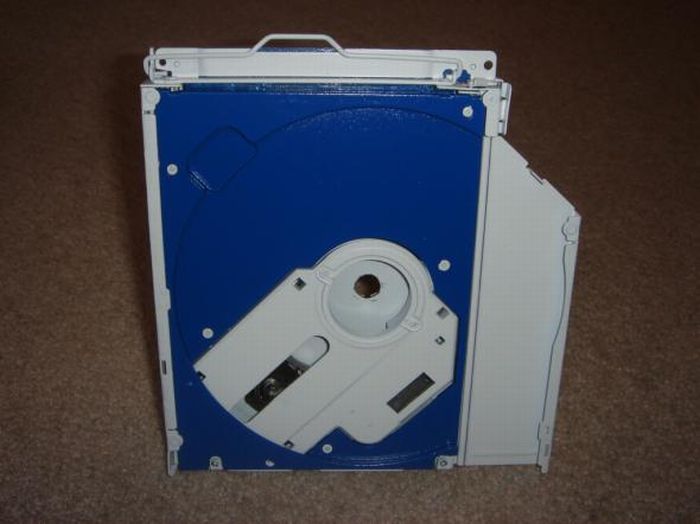 The New Life of Old CD-ROM (9 pics)