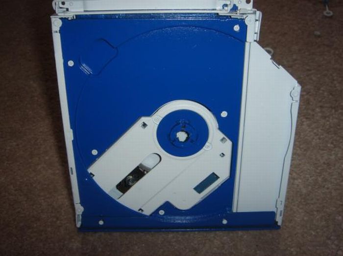 The New Life of Old CD-ROM (9 pics)