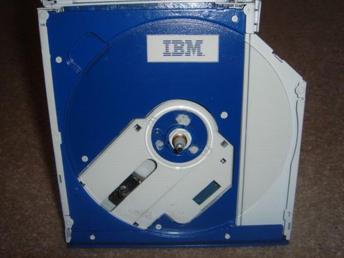 The New Life of Old CD-ROM (9 pics)