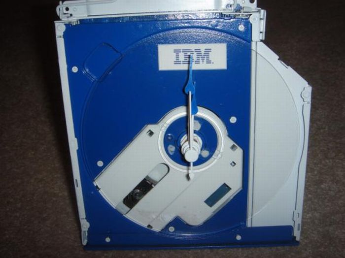 The New Life of Old CD-ROM (9 pics)