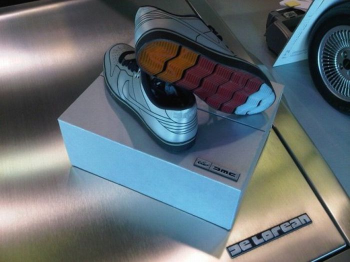 DeLorean Nike Dunk (11 pics)
