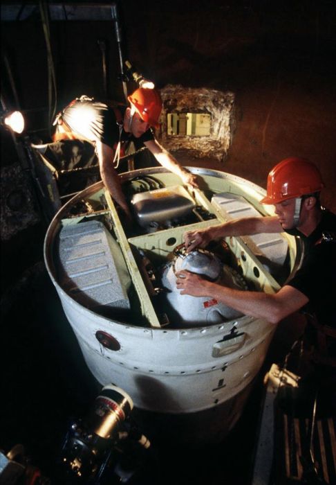 Inside A Nuclear Missile Silo (45 pics)