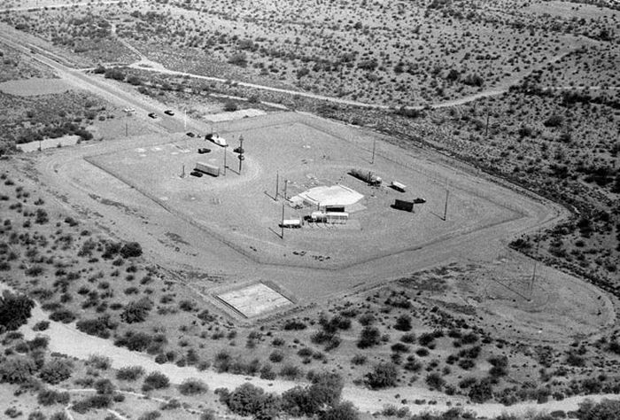 Inside A Nuclear Missile Silo (45 pics)