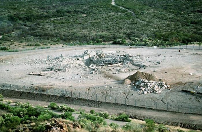 Inside A Nuclear Missile Silo (45 pics)