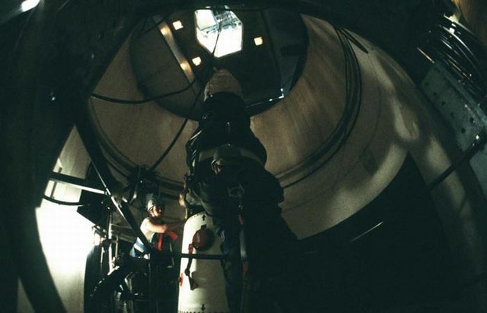 Inside A Nuclear Missile Silo (45 pics)