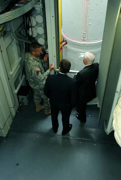 Inside A Nuclear Missile Silo (45 pics)