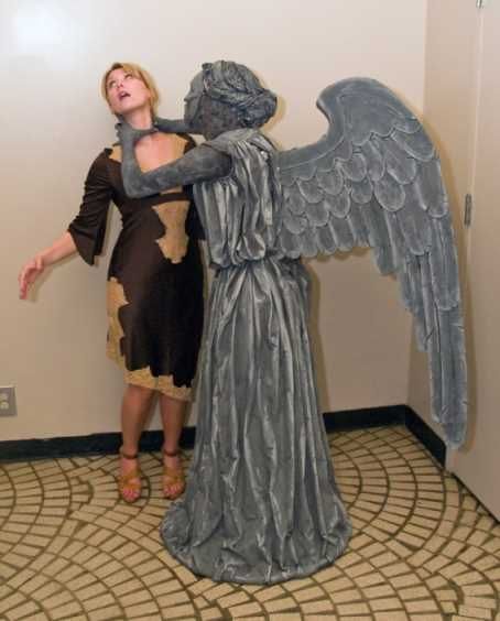 Unusual Statue (32 pics)