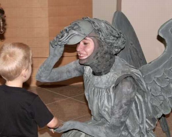 Unusual Statue (32 pics)