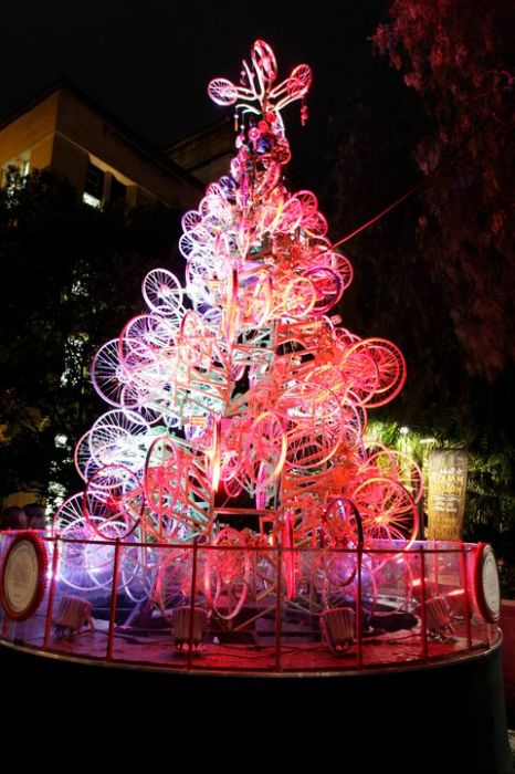 Christmas Tree Made From Bicycles (30 pics)