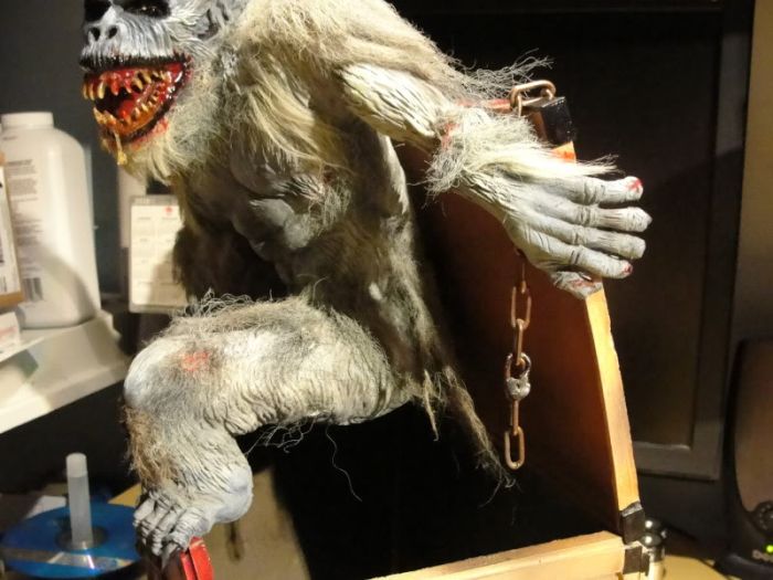 Crate Beast from the Creepshow (14 pics)