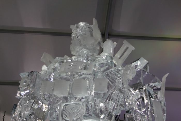 Optimus Prime Ice Sculpture (5 pics)