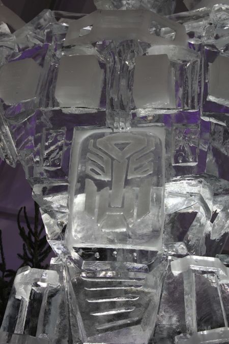 Optimus Prime Ice Sculpture (5 pics)