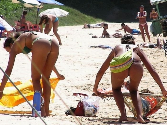 Brazilian Beach Butts (34 pics)