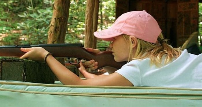 Little Girls with Guns (18 pics)