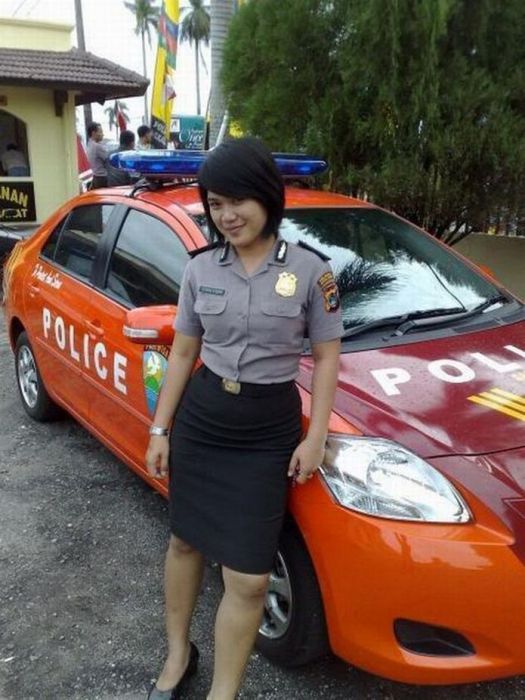 Police Women from the Different Countries (53 pics)