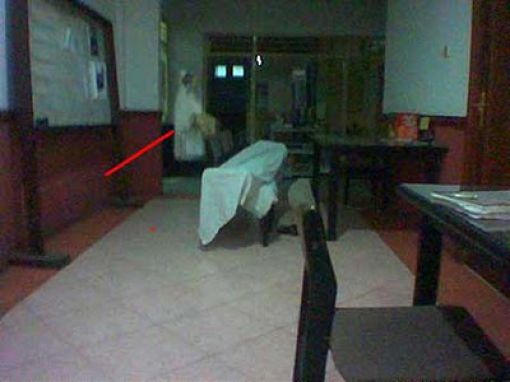 Ghosts Captured on Camera (44 pics)
