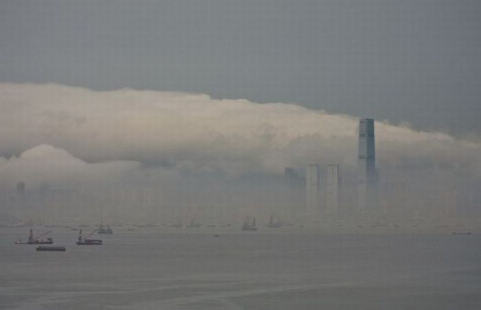 International Commerce Centre in Hong Kong (33 pics)