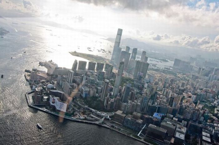 International Commerce Centre in Hong Kong (33 pics)