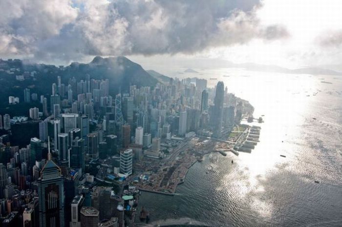 International Commerce Centre in Hong Kong (33 pics)