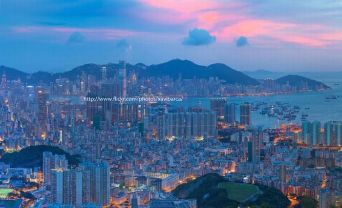 International Commerce Centre in Hong Kong (33 pics)