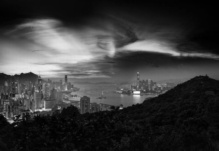 International Commerce Centre in Hong Kong (33 pics)